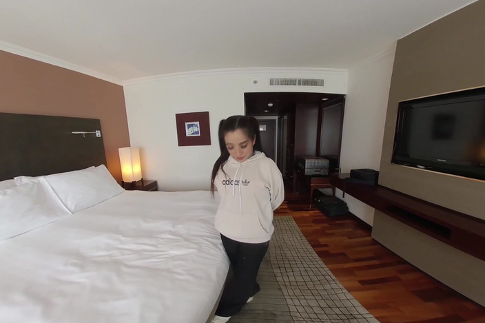 JohnTronVR: Thai Street Pick with Amazing Ass Get a Full Facial