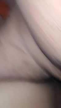 Sly, ma demi-sœur iranienne ne me laisse pas jouer, mais lui donne sa chatte pour baiser