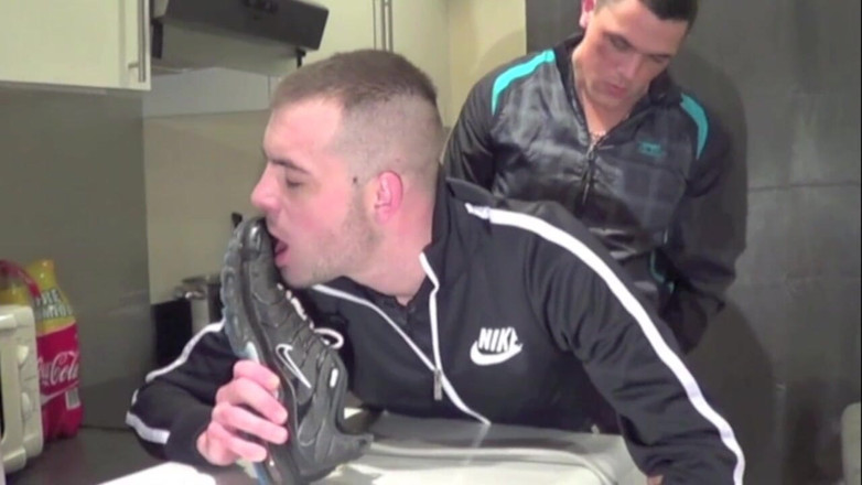 Sneaker Sex Kinky: Joran fucked by Greg in sneakers