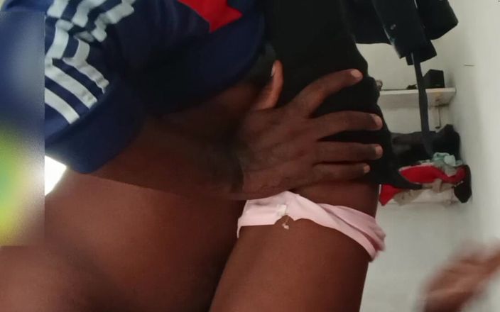 Kenyan Dick: Coppie amatoriali fatte in casa sesso hardcore mentre la moglie...