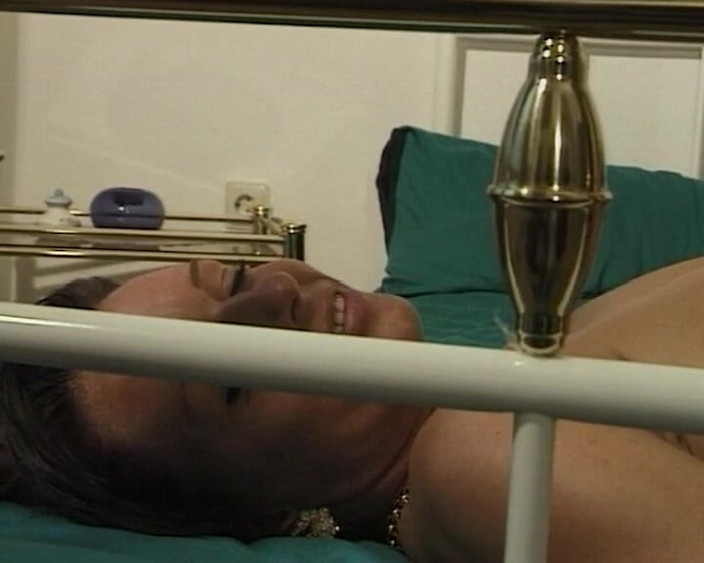 BB Video - Vintage Story: Německá MILF amatérská lesbická velká přírodní prsa brunetka