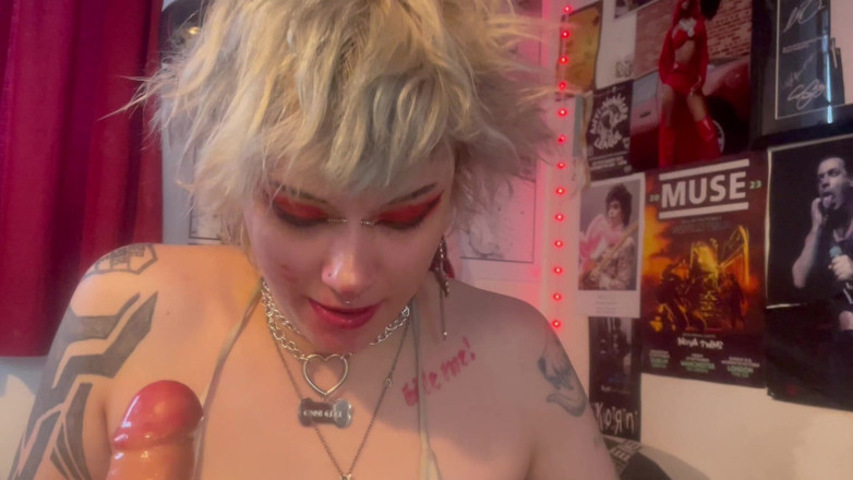 Glitterqueen1999: Mi scopo il rossetto via il fratellastro