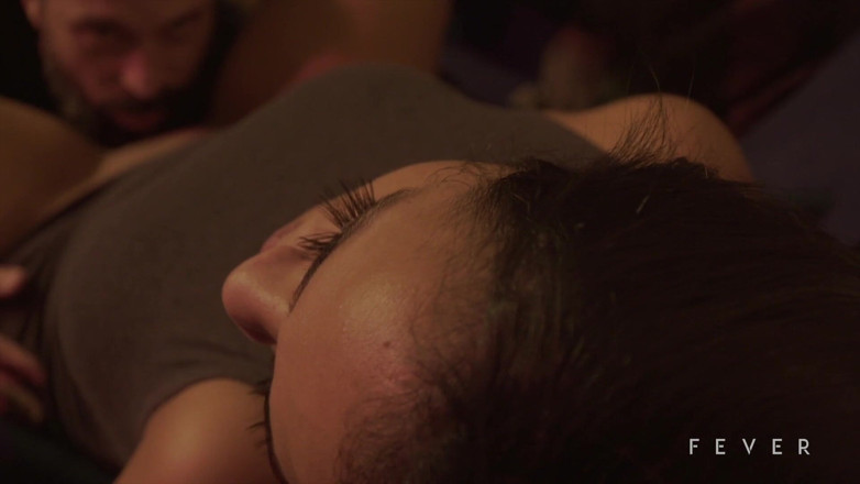 Fever Films: Evli kadın kocasının arkadaşını sikişini izliyor