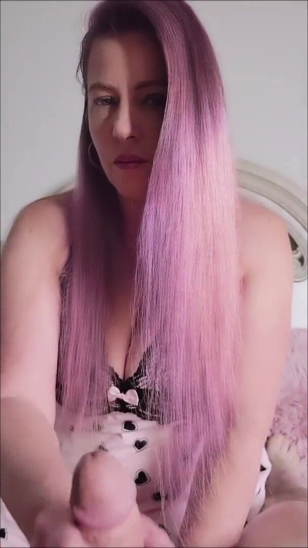 Nikki Nevada: สาว MILF เซ็กซี่ Nikki ถ่าย POV ชักว่าวและแตกใส่หน้า