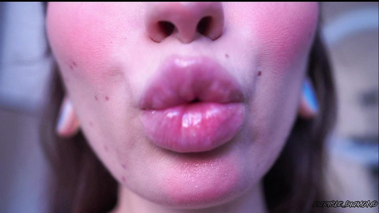 Rarible Diamond: Nasser klebriger lipgloss-kuss