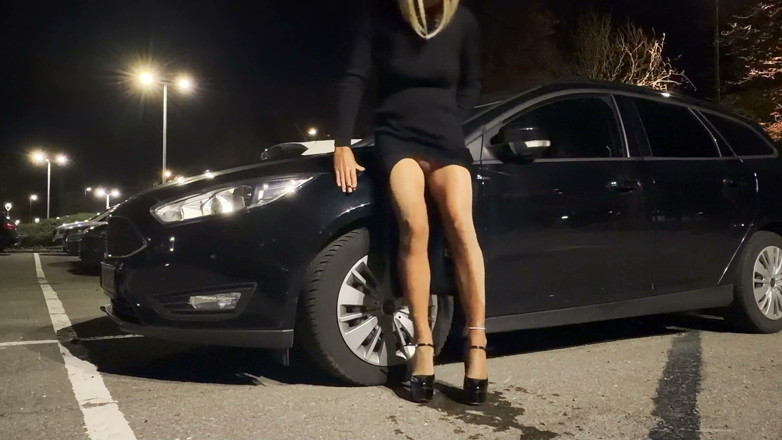 Loreleyadd: Moi, en collants Wolford, dans la rue