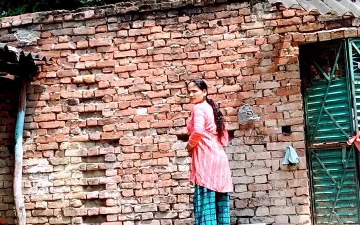 Devarbhabhi: Indiana tomando banho de quatro com cunhado