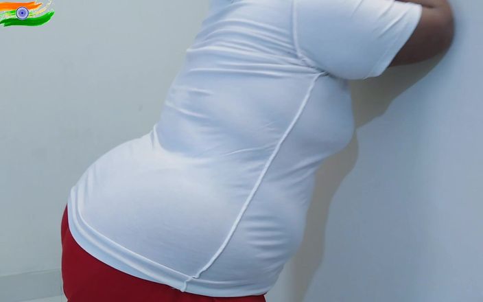 Aria Mia: Une musulmane indonésienne sexy ramenée chez elle pour baiser