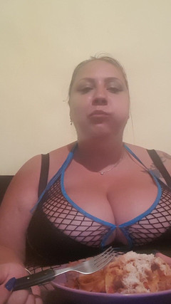 LoraBbw: Menyumbat Diri Saya Dengan Pasta/ Feedee