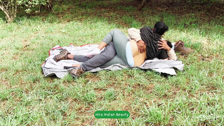Hot 365 Entertainments: Ousada indiana milf Hira ao ar livre romance com bunda...