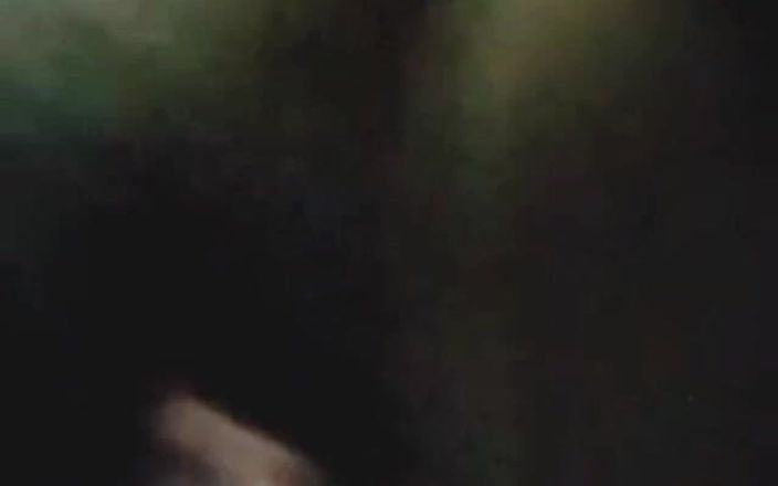 Me and my new slut: Siyah yaşlı üvey anne görüntülü görüşmede mastürbasyon yapmanın tadını çıkarıyor