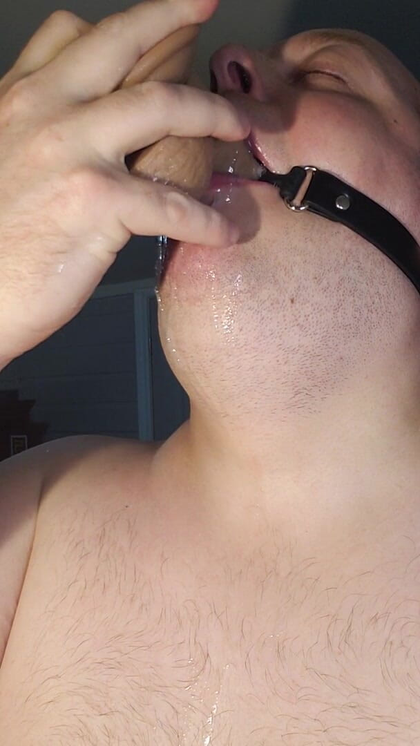 Charlieboy69: Natte diep in keel 7 cm gyrating dildo met mondknevel