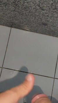 Extreme Anwendung Der Spritze Im Inneren Der Eichel!!