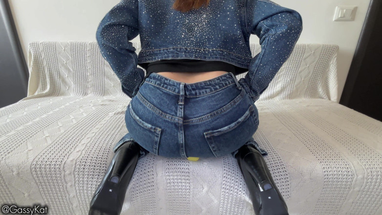GassyKat: Tiny Man Gets Destroyed by Giantess Face Farts