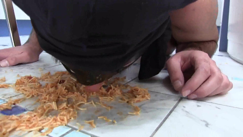 Foot Girls: Murzynka zamówiła spaghetti