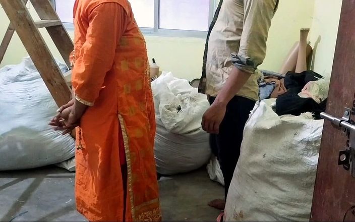 Fantacycutting: Desi Bhabhi ošukaná instalatérem a udělala práci zdarma