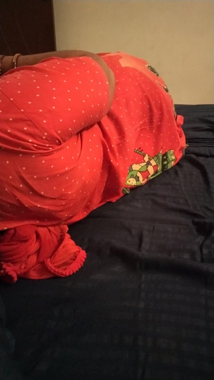 Tamil lesbian: उसका सेक्स अनुभव और गंदी बात साझा करना