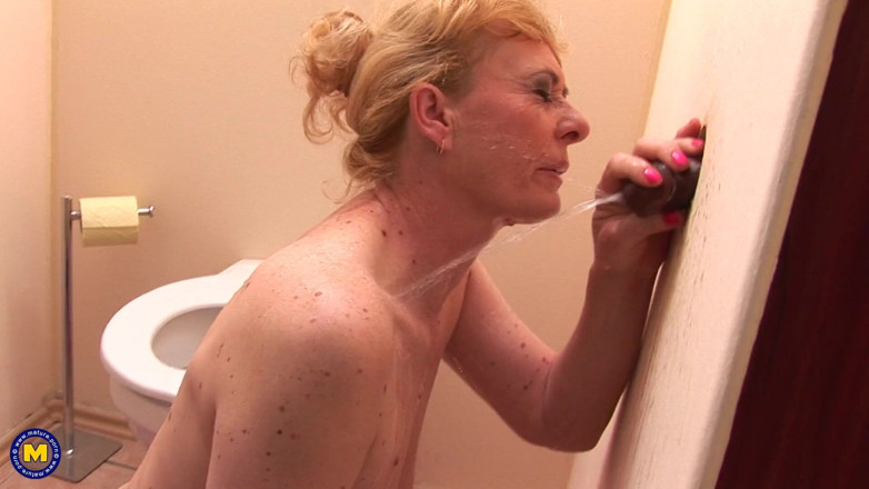 Mature NL: Mature Lady Sucking and Fucking
