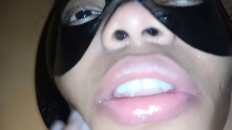 Pietro Montoya: 顺从的继女深喉，撒尿和嗅到精液 （03/28/21） 第2部分