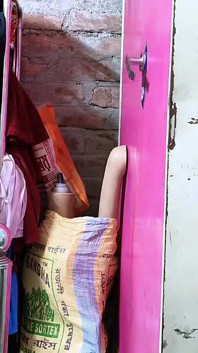 Abang tiri menurunkan adik tiri sebelum pergi ke kolej dan adik tiri juga berseronok