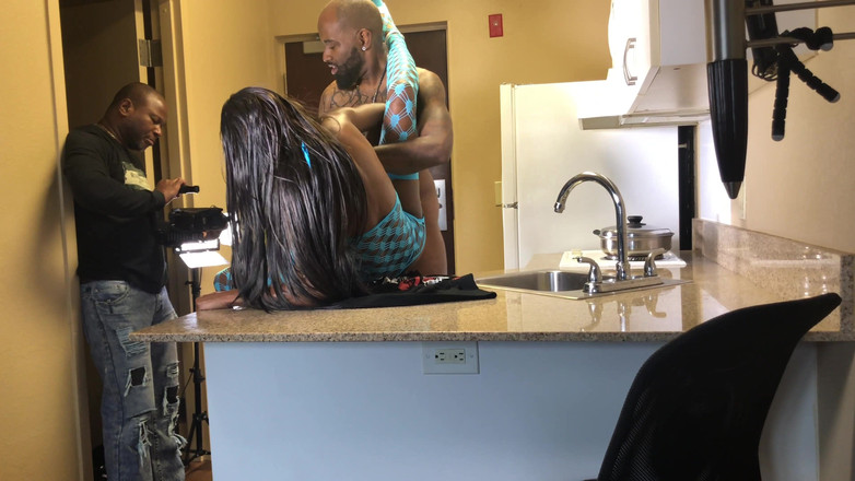 Shaundam: Bts v Ohnivé večeři