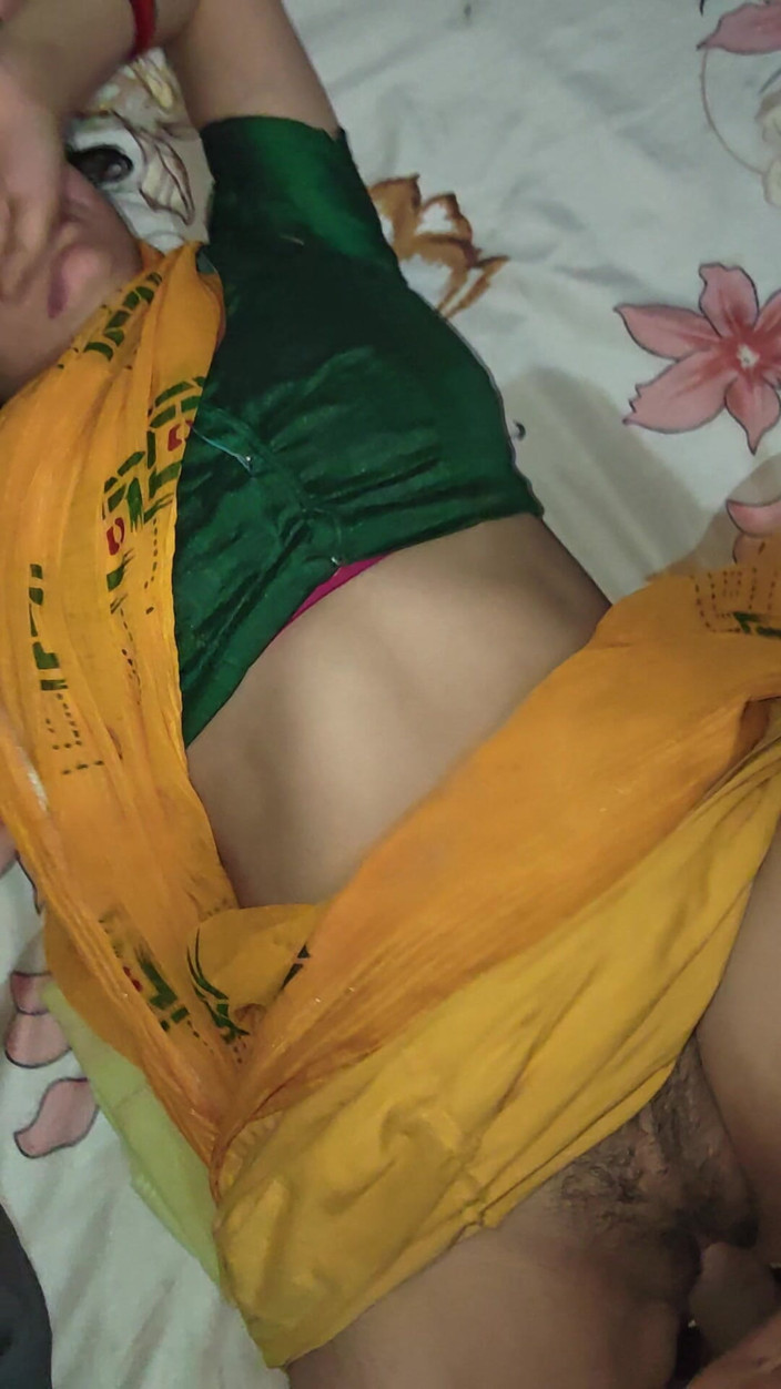 Xyzmastilcing: Stepbrother's Yellow Saree Girl