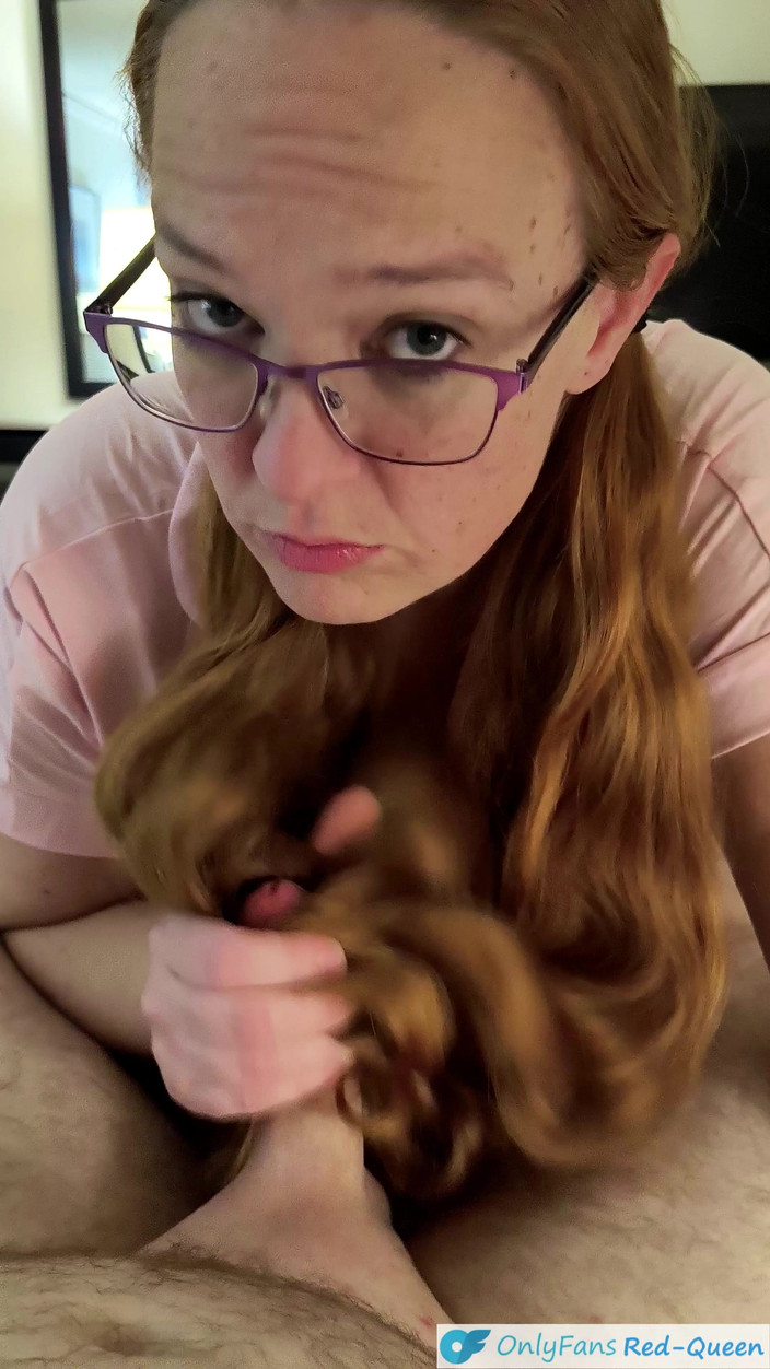 Red Queen: 第一人称视角 由热辣的长发红发红发女郎辫子