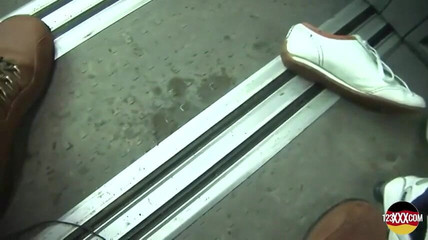 123XXX - Fucked Amateurs in Germany!: Une bombasse se fait draguer dans une station-service pour squirter...