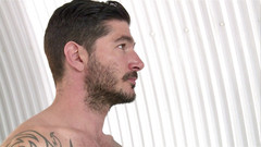 Macho Guys: Este dispus să încerce un nou gust al unei pule noi în...