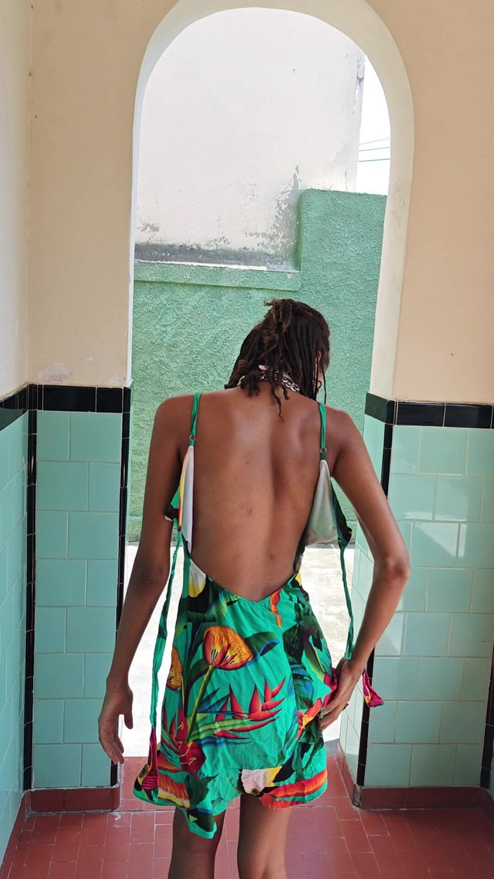 Lily Slav: 알몸의 복종하는 스트립