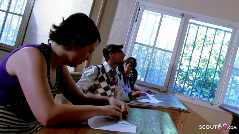 Full porn collection: Nerd es follada en clase por la joven tutora Katia...