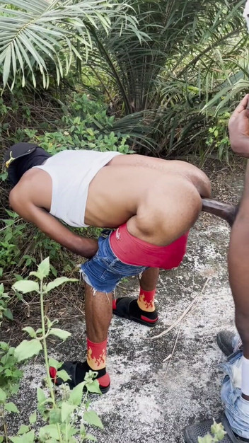 Bello_chariot: Rider på en enorm kuk för första gången.