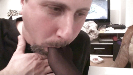 Foot Girls: Piedi in collant riempiti nella bocca dello schiavo