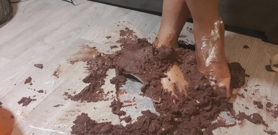 Simp to my ebony feet: Hele chocolade cake voet stomp