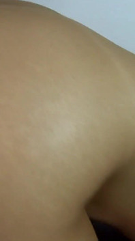 Interraciale porno met Alexx Zen, een Aziatische slet met een geschoren vagina wil gevuld worden door een grote zwarte lul zonder condoom