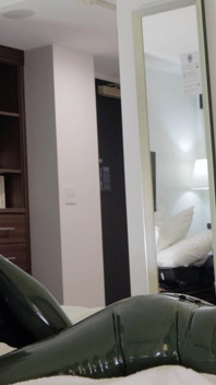 Karet, Scally, Kaki. Koleksi Hotel [momen]