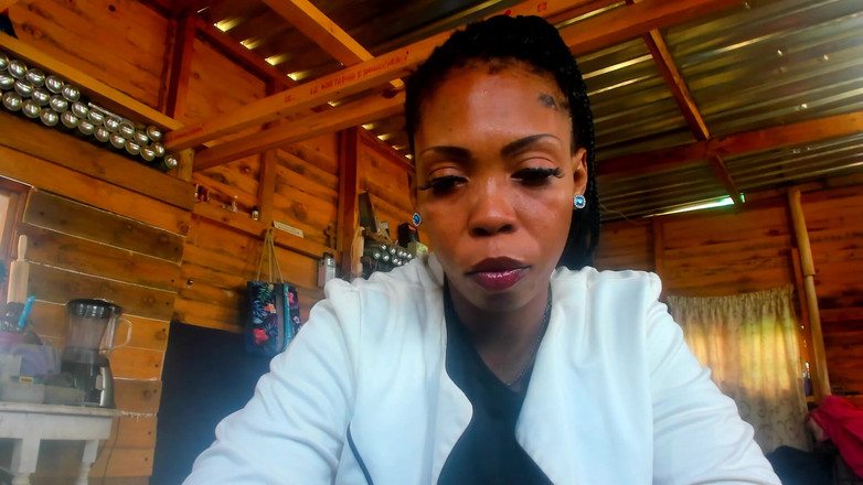 AnalEbony: 大屁股角色扮演经理采访潜在员工，让他撸管并射在倒计时获得位置！