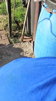 Açık havada taşak emen sakso ve bahçede ağzına boşalma