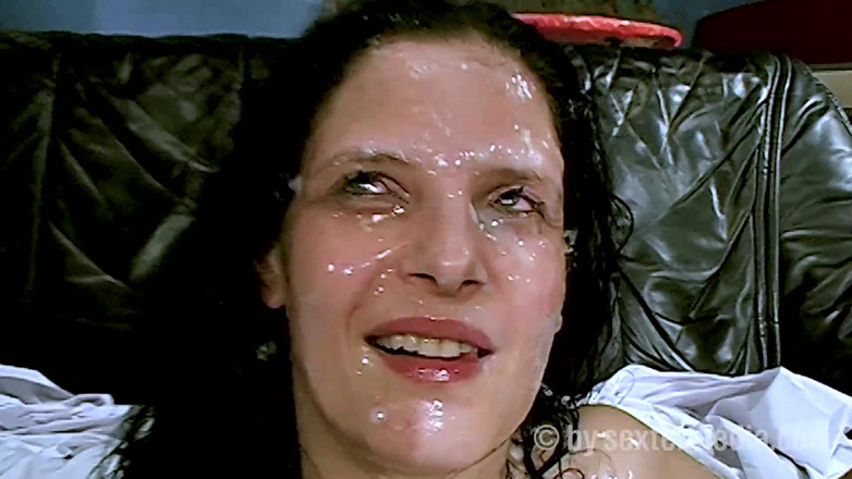 Sextermedia by Pete: Brunetka MILF a její dokonalé kouření