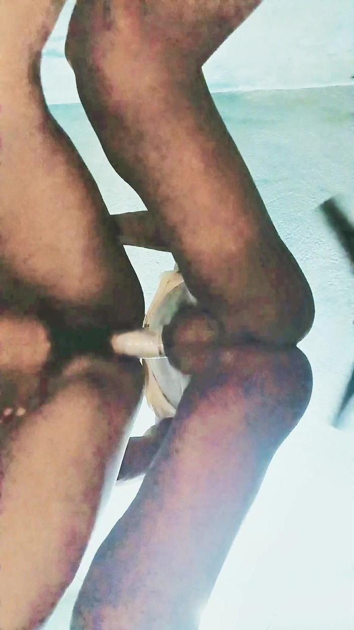 OddManual37: Pengasuh desi bhabhi