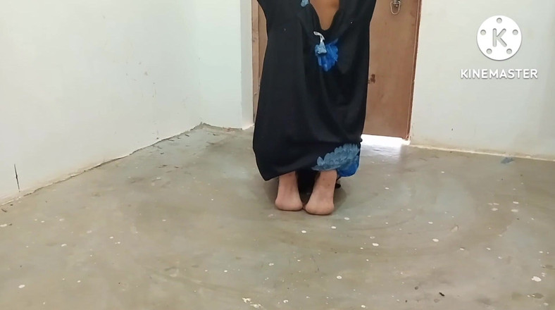 Ankurpriya000: आपकी प्रिया भाभी कुत्ते शैली में साफ करती है हॉट