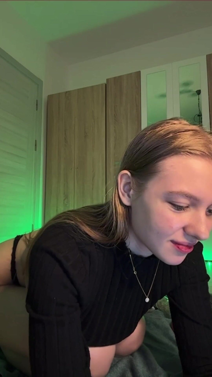 JuiceLussie: Virgem anal fodendo com bbc