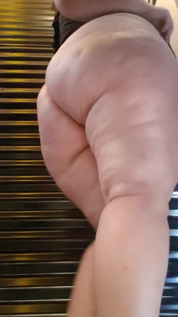 Riderqueen: 继母在商店的试衣间里