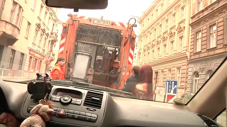 German amateur - 100% German hardcore videos: Abgeschleppter typ wird in einem auto trocken gefickt