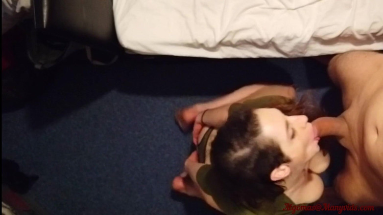 Glamour: Un grosso sex toy nella mia figa e il cazzo...