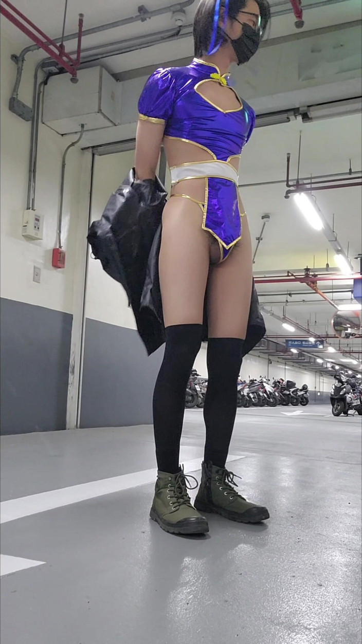 NotAFuta: Chun-Li è un esibizionista nel parcheggio