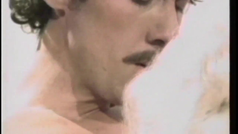 XTime Vod: Vintage, gros seins sexy adore la bite sucer une grosse...