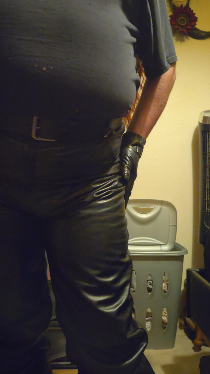 Leatherman63: Vrzání v mých nových kožených kalhotách
