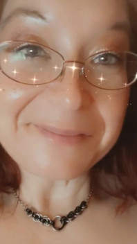 Get to know this sexy MILF better.