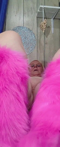 Grite alto, prostituta em rosa, eu vou fazer essa buceta feder